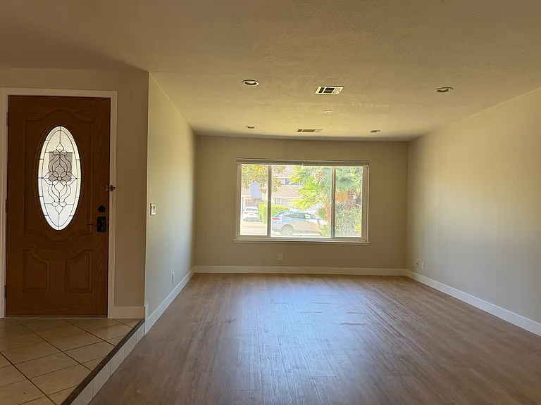 7378 Phinney Way — Photo 2