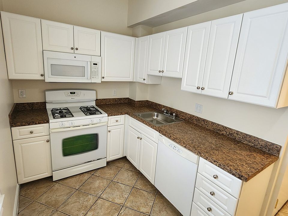 1st image of 52 Ashford St #4