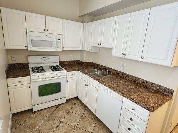 52 Ashford St #4