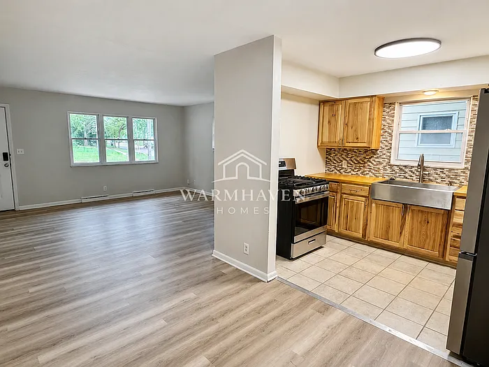3 bed, 1.5 bath, 988 sqft, $1,745 — Photo 4