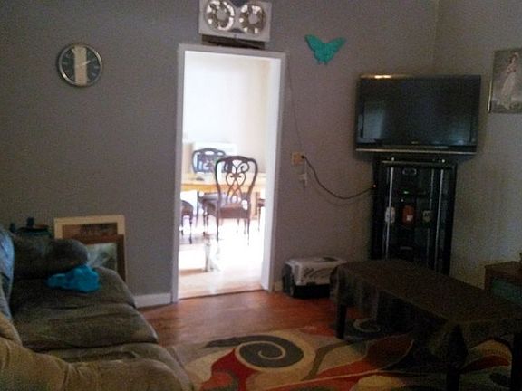 4th image of 240 Camp Cir