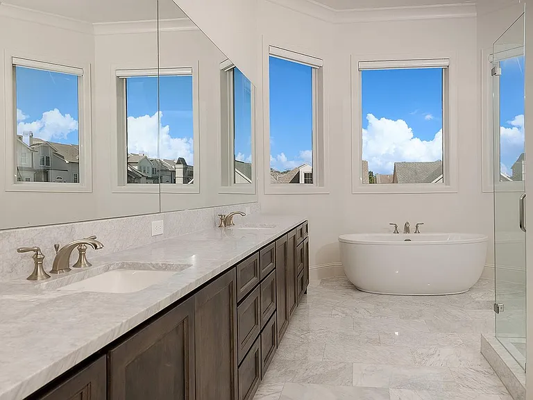 2503 Lake Front Cir — Photo 16