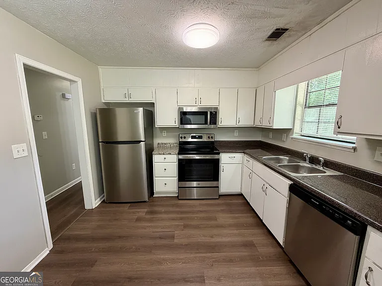 5663 Saint Thomas Dr — Photo 5