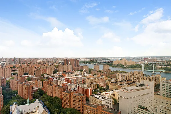 Sold by Corcoran | media 21