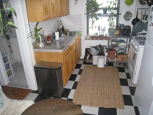 Rented by Alexiou Realty | media 2