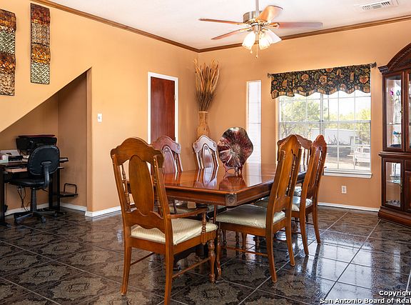 3rd image of 208 Country View Ln