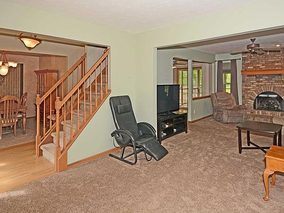 5th image of 7102 Regina Ln