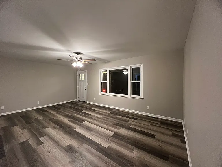 701 E Bedford St — Photo 4