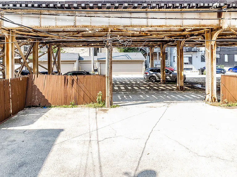 3750 N Wilton Ave #2 — Photo 23