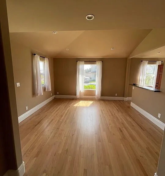 8503 Lilienthal Ave — Photo 7