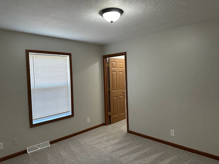 2531 N Gale St — Photo 7