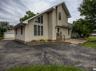 317 N Simpson St, Taylorville, IL 62568