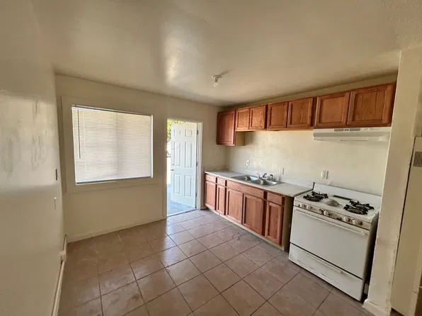1012 1-14 Rodgers, 1012 Rodgers Rd #10-1, Hanford, CA 93230