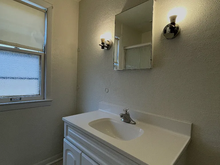 206 N 68th St #2 — Photo 15