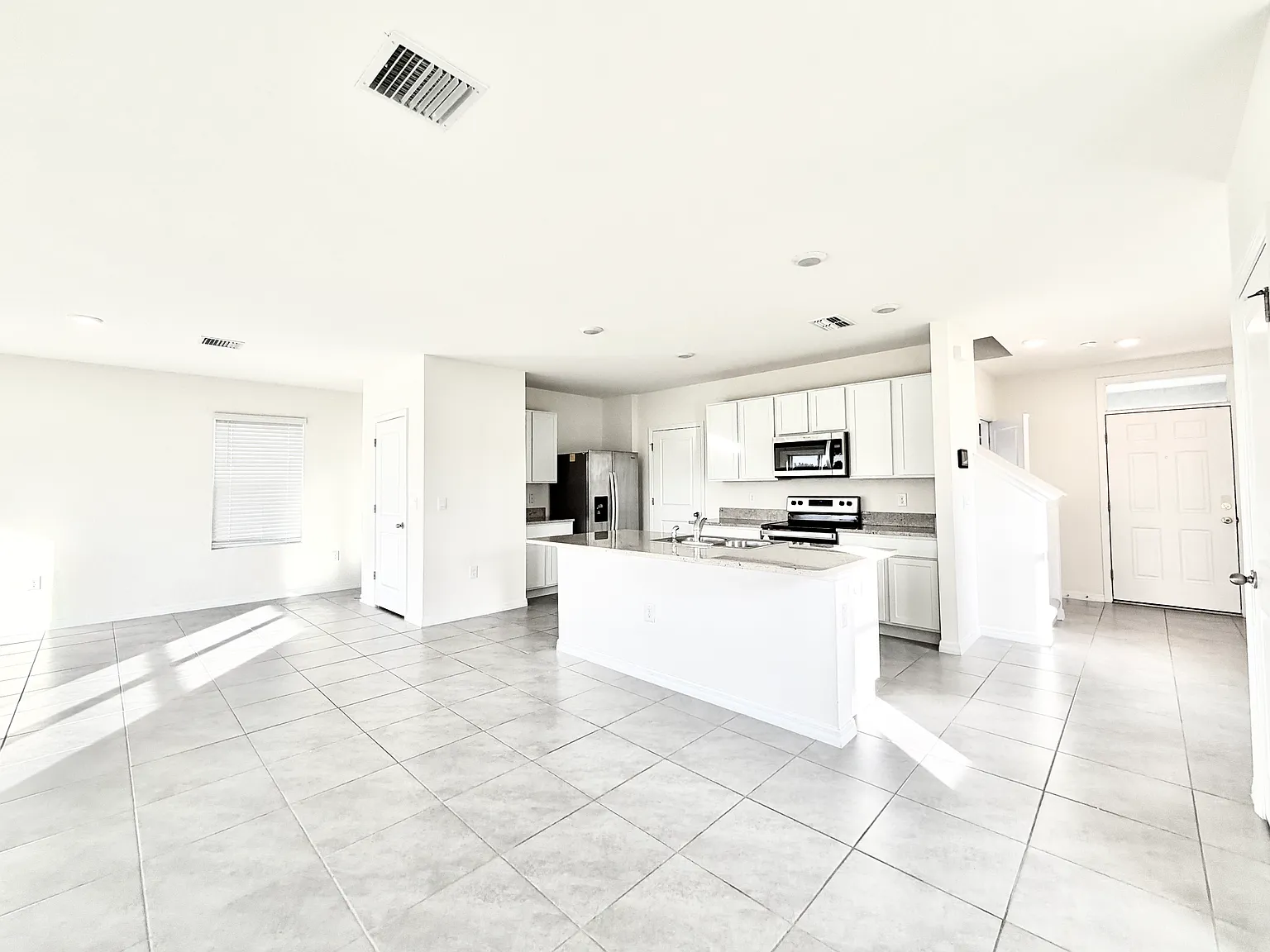 4 bed, 2.5 bath, 2260 sqft, $2,650 — Photo 2