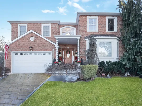 1680 Lake Ave, Merrick, NY 11566