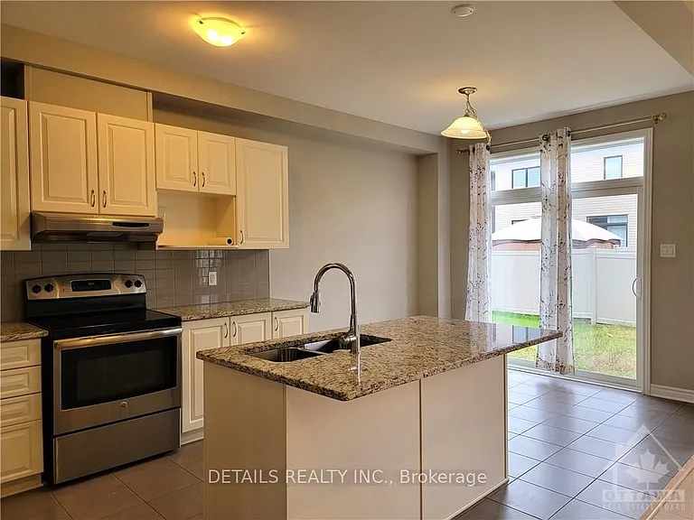 251 Saddleback Cres — Photo 10