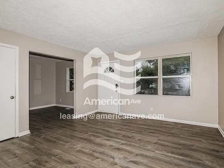 820334_004_living_room_4.jpg