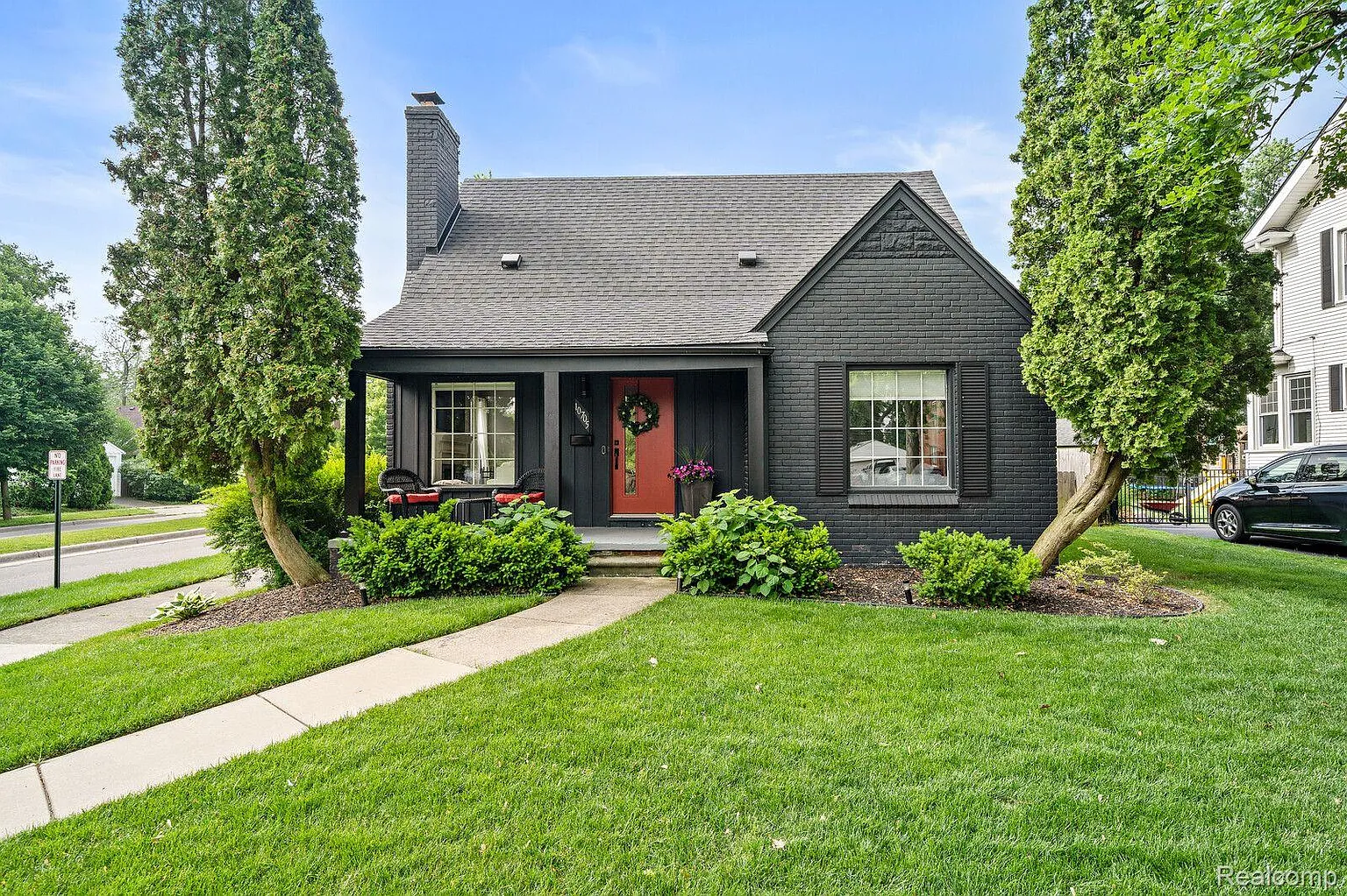 10705 Kingston Ave photo 1