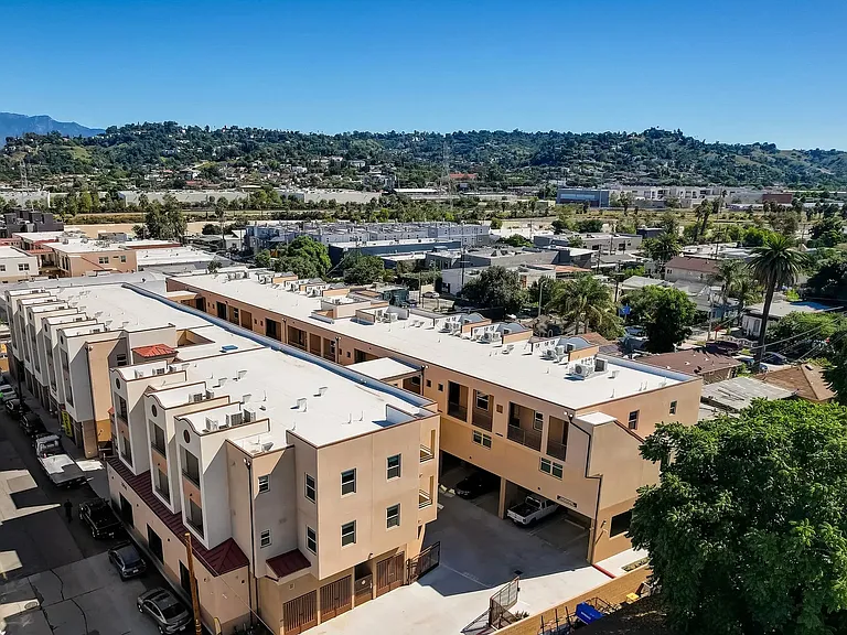 JB Center Apartments — Photo 46