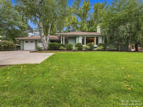 2730 Robinson Rd SE, Grand Rapids, MI 49506