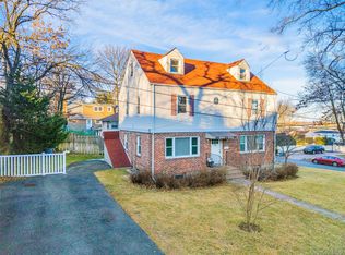104 Grandview Ave, Great Neck, NY 11020