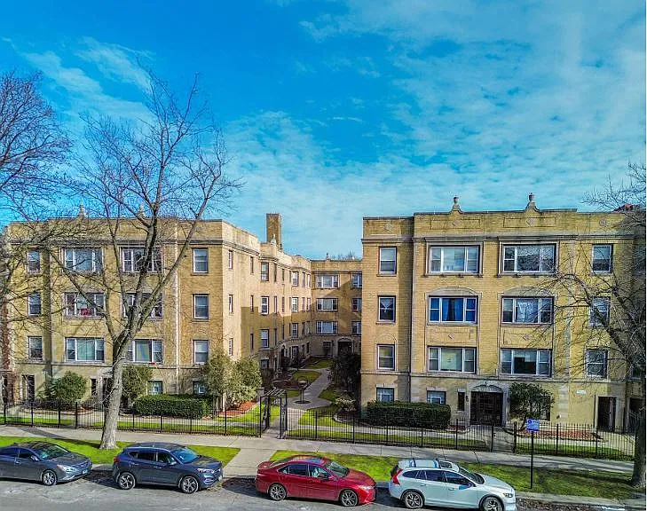 7369 N Damen Ave — Photo 7