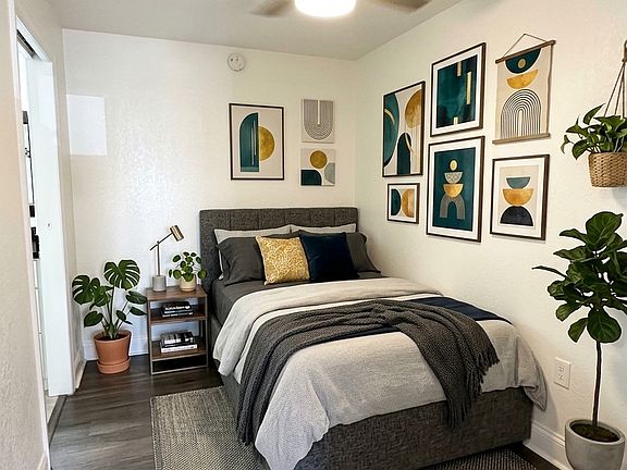 3rd image of 610 1/2 W Horatio St APT 11