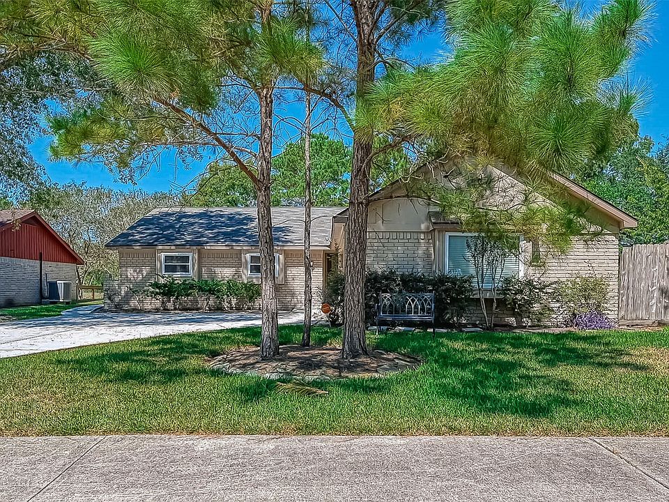 1st image of 217 Palm Aire Dr