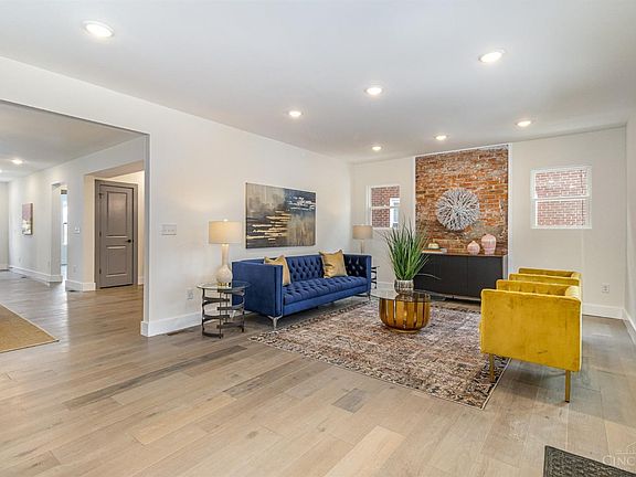 3rd image of 2125 Cathedral Ave