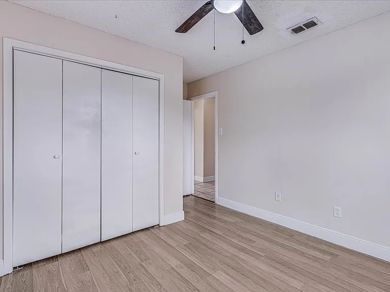 985 Crossbill St — Photo 24
