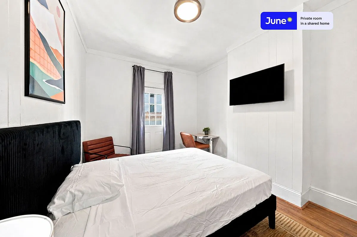 Queen bedroom in 7 bed/2 bath home in Allston #834 C — Photo 2
