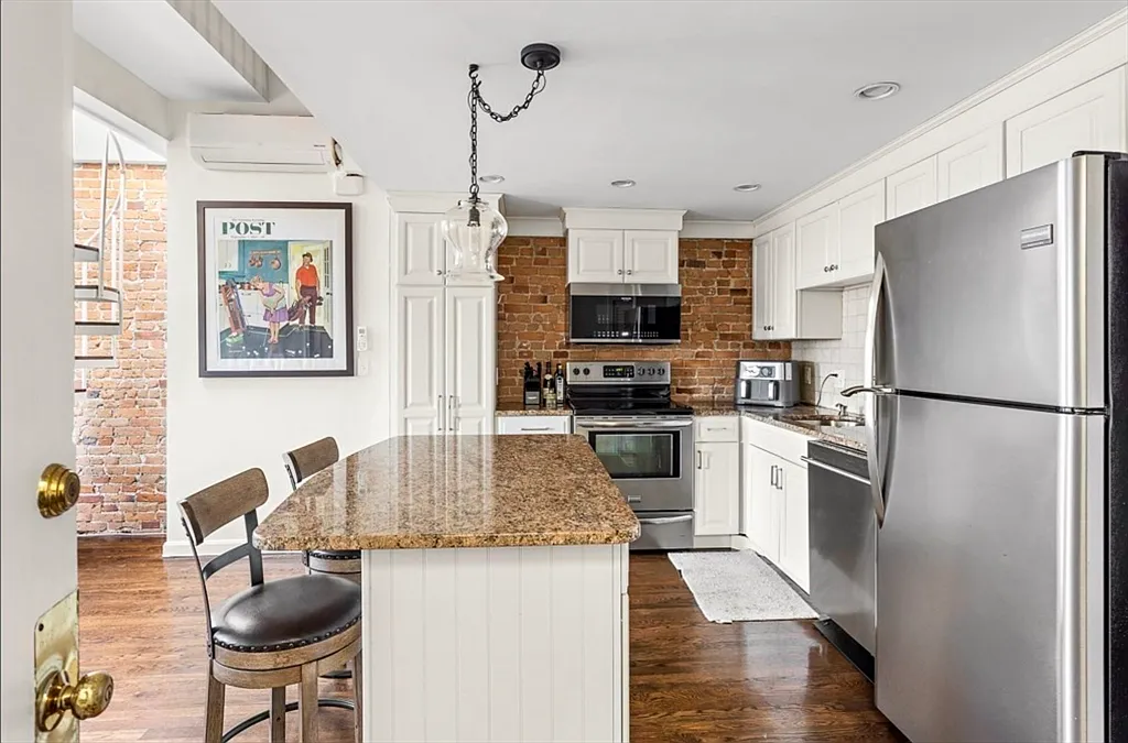 Building Photo - 53 M St #4