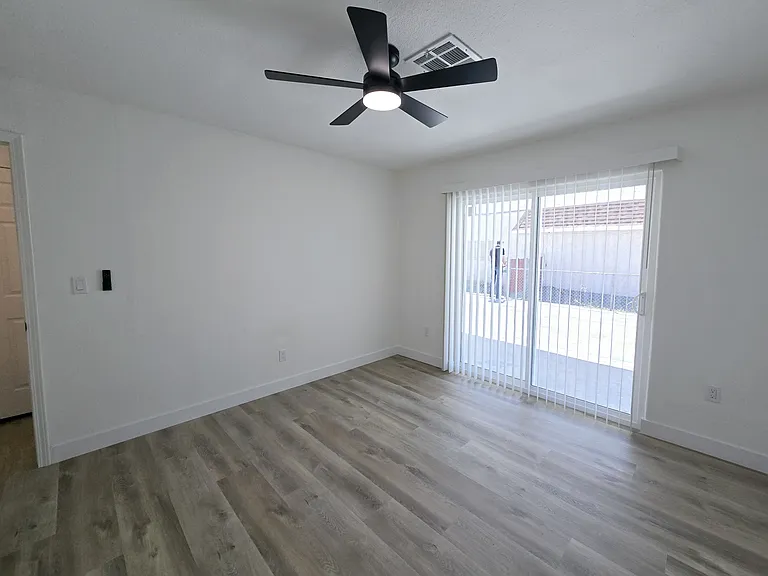1083 E Calvada Blvd #B — Photo 12