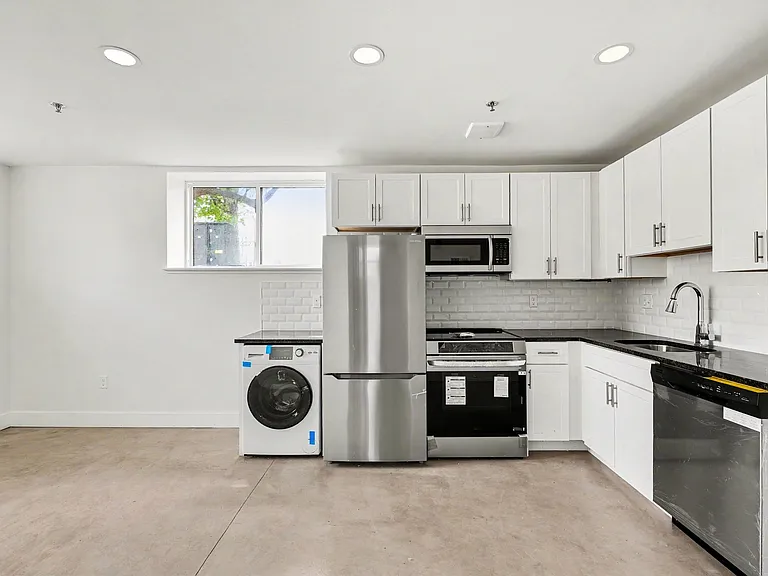 4729 Rohns St #1A — Photo 9