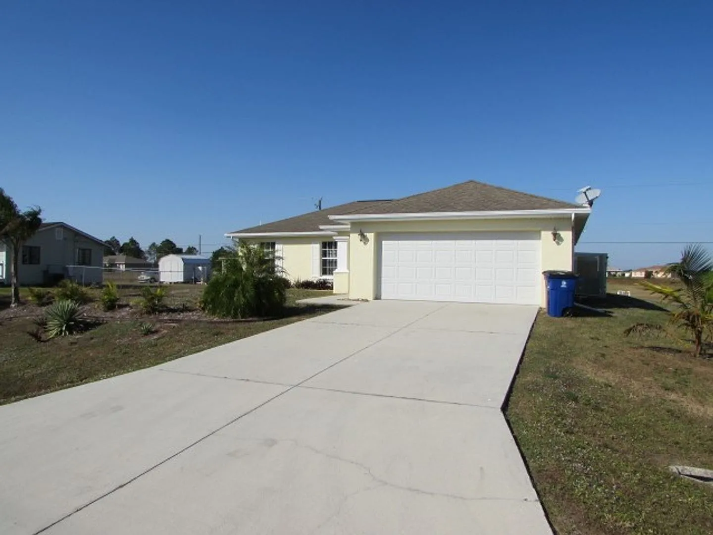 Beautiful Home in Lehigh Acres — Photo 1