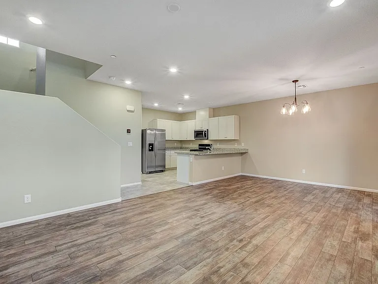 2806 Alenga St — Photo 13