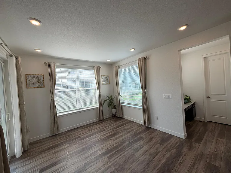 1856 Meagan Way — Photo 14