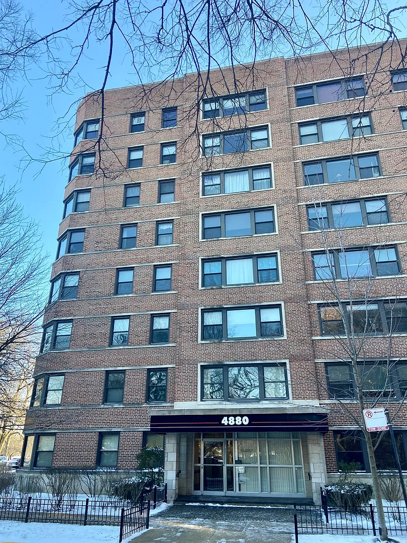 4880 N Marine Dr APT 106 photo 1