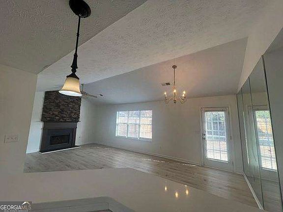 5th image of 3025 Lake Park Trl