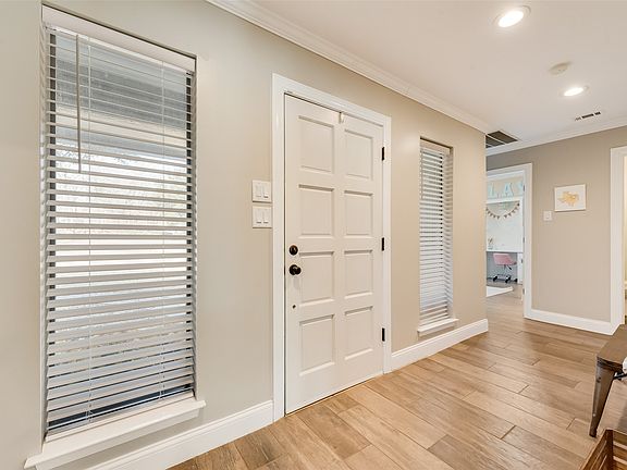 5th image of 126 Forest Brook St
