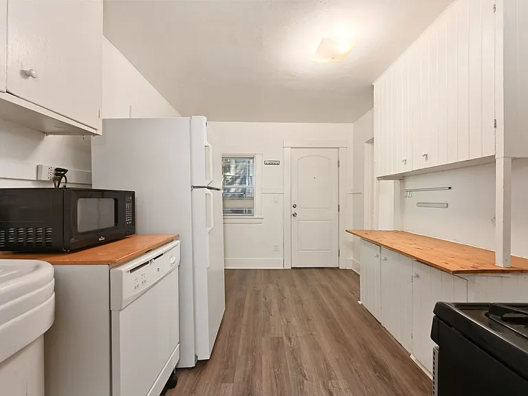 108 NE 43rd St — Photo 11