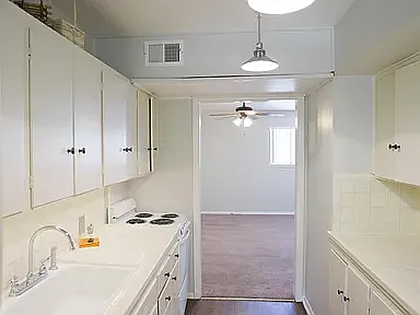 804 N Locust St #B2 — Photo 31