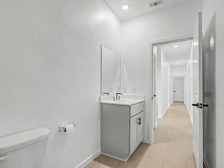 511 Louis Ln — Photo 25