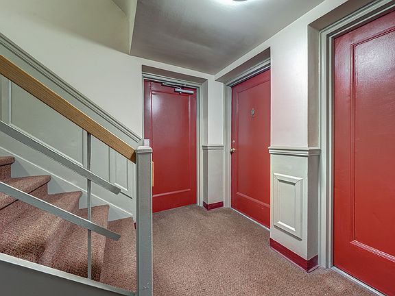 2nd image of 1567 N Colonial Ter #106
