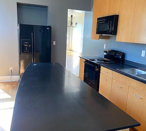 5th image of 301 Linwood Ave APT 1