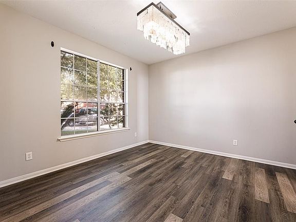 5th image of 14007 White Oak Gardens Dr