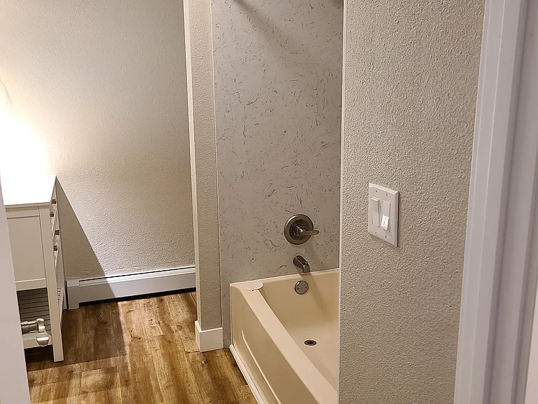 2810 W Northern Lights Blvd — Photo 21