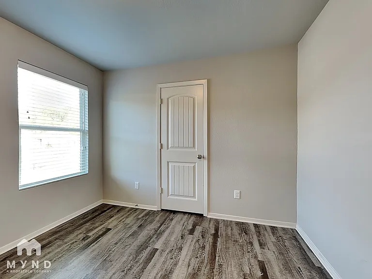 9207 Pleasant Valley Dr — Photo 13