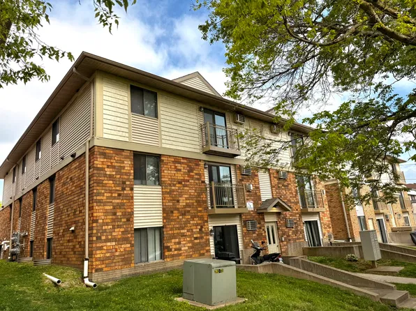 433 S Johnson St, Iowa City, IA